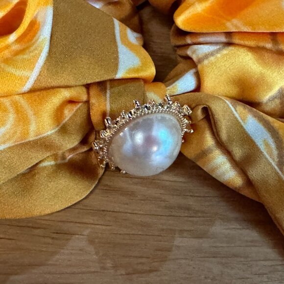 ANTHROPOLOGIE Charmed Hair Scarf Scrunchie, Dark Yellow Abstract Paisley - Picture 8 of 9